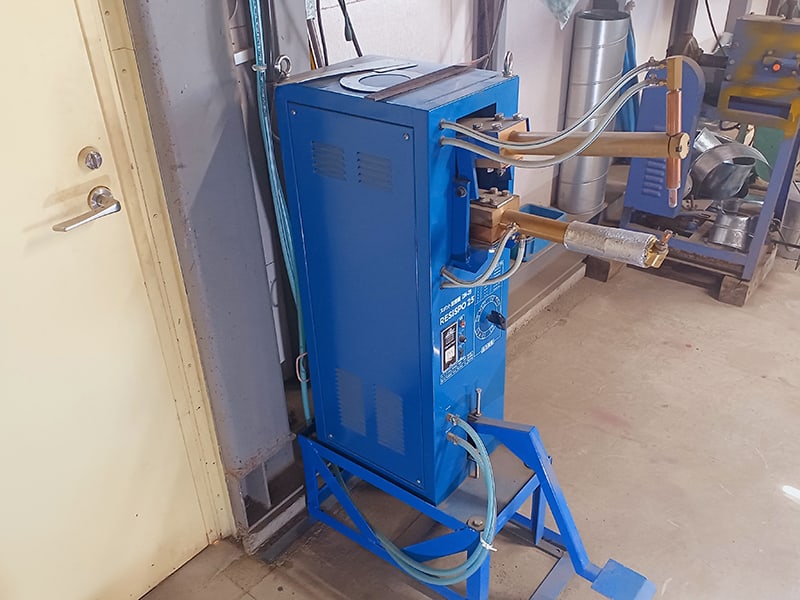 スポット溶接機