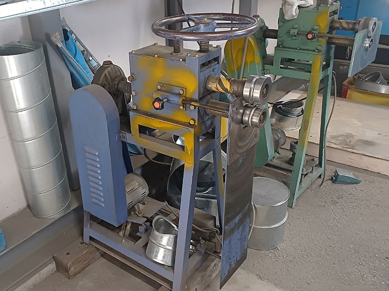 ヒモ出し機